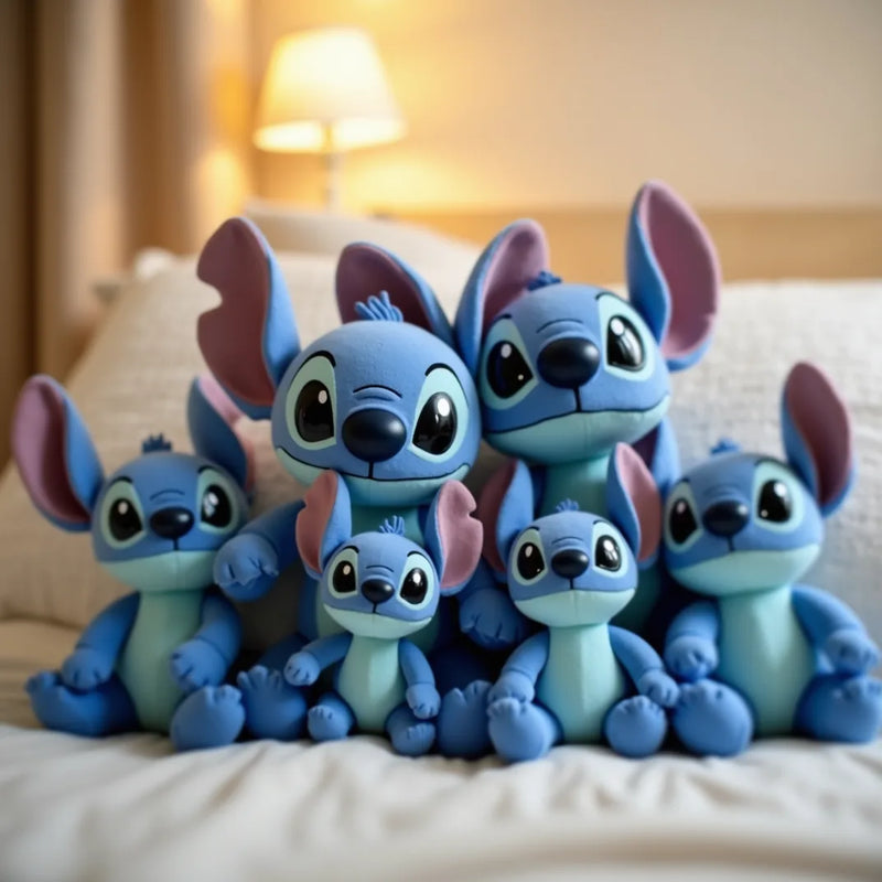 Plusieurs peluches Stitch de différentes tailles réunies