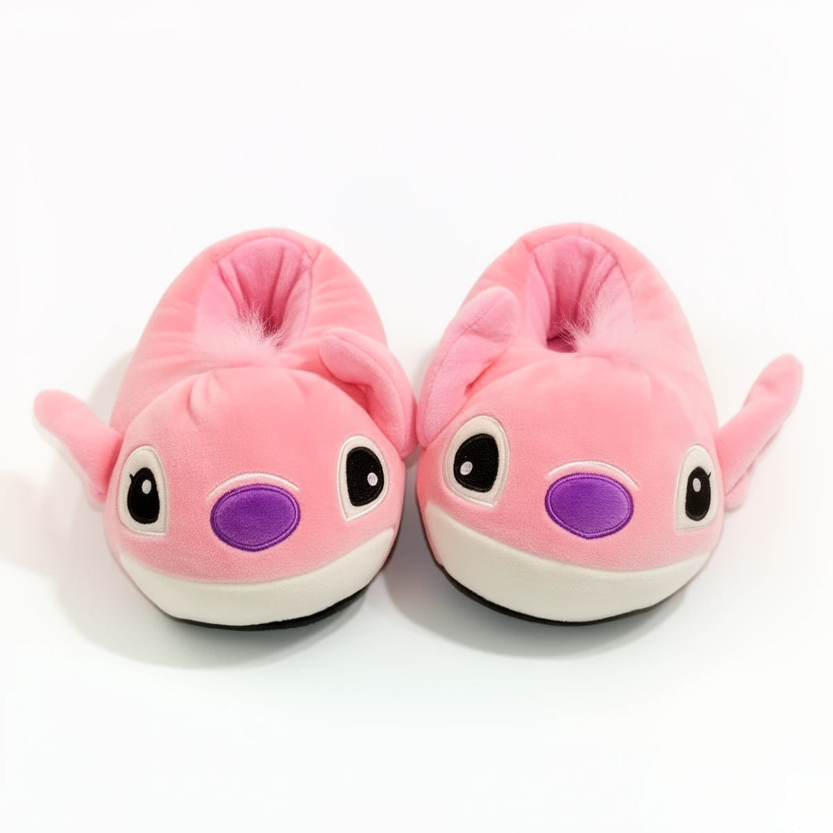 Chaussons Angel roses en peluche, visage Angel en relief 3D et semelle antidérapante, paire Stitch sur fond blanc