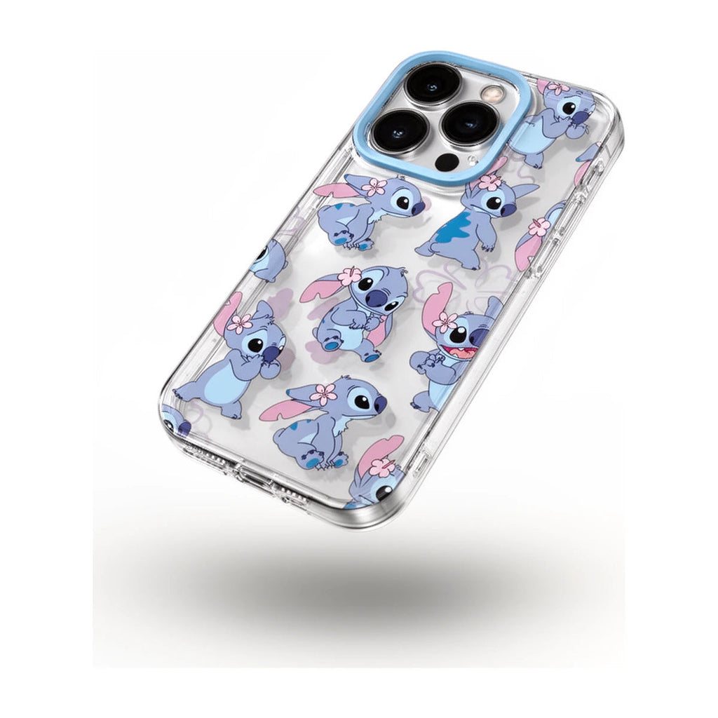 Coque Stitch transparente, motif all-over de petits Stitch et fleurs roses, contour caméra bleu, fond blanc