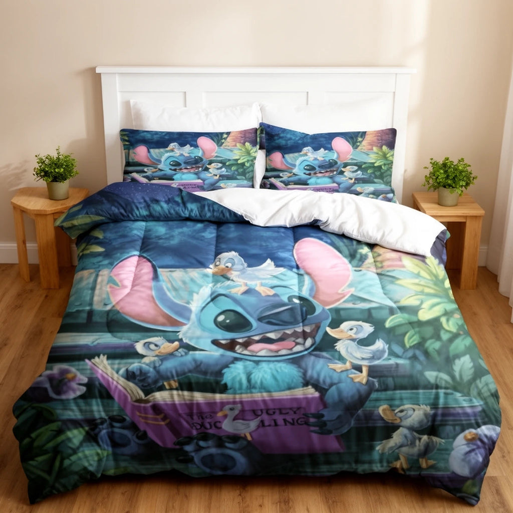 Parure de lit Stitch motif jungle sur un lit — housse de couette et taies Lilo & Stitch
