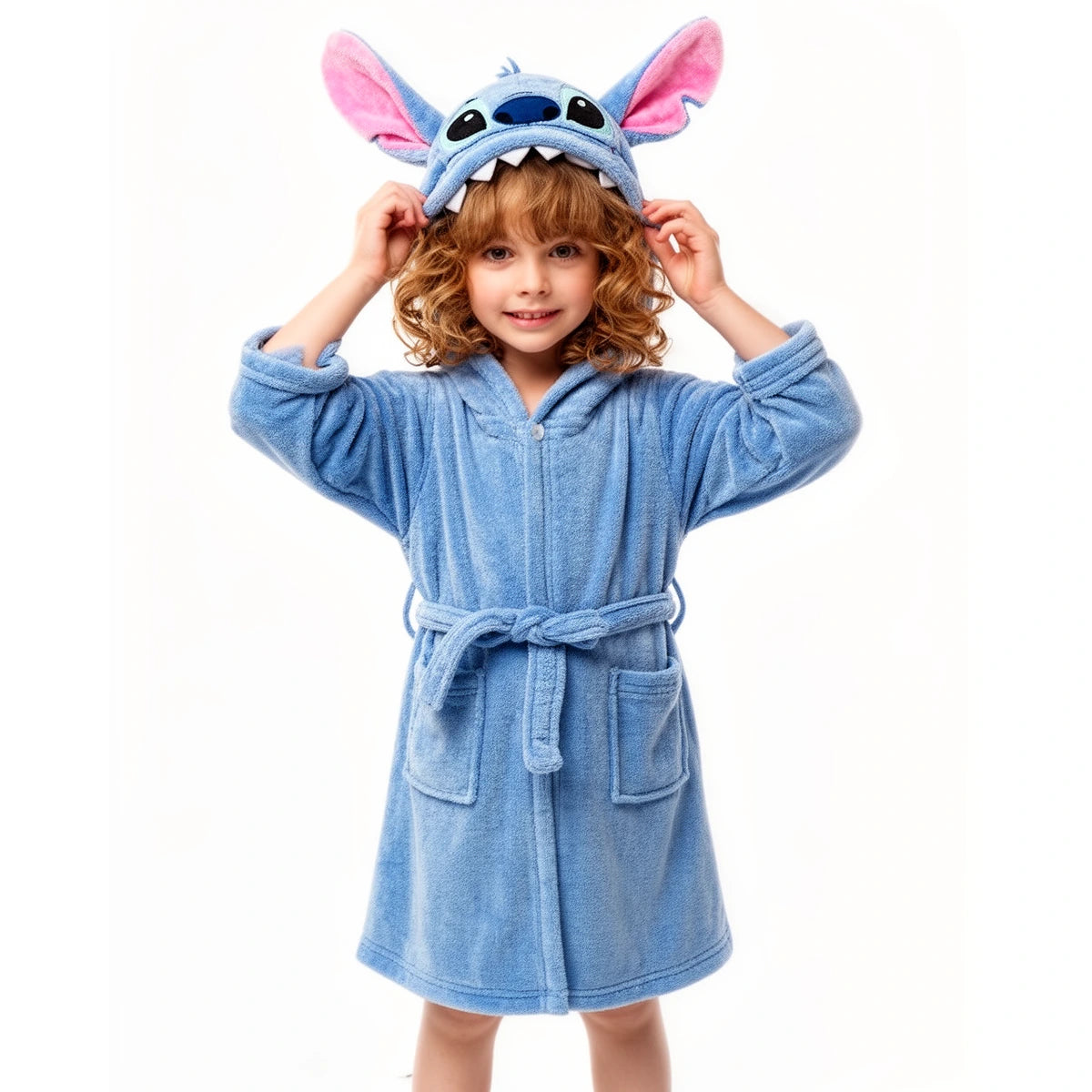 Peignoir Stitch bleu à capuche pour enfant, capuche Stitch et oreilles, polaire douce, fond blanc