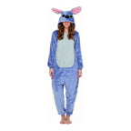 Pyjama Stitch femme combinaison kigurumi à capuche, capuche Stitch et oreilles roses, polaire bleue, fond blanc