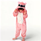 Pyjama Stitch rose, combinaison à capuche kigurumi unisexe, vue de face sur un enfant